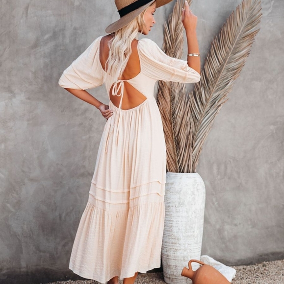 NWOT Katelyn puff sleeve midi dress